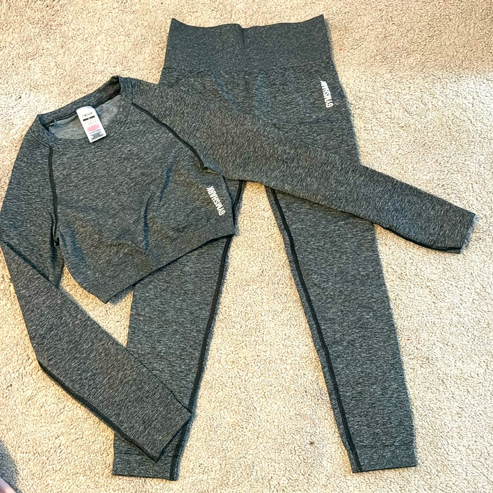 GYMSHARK Size small charcoal gray workout pant and crop top